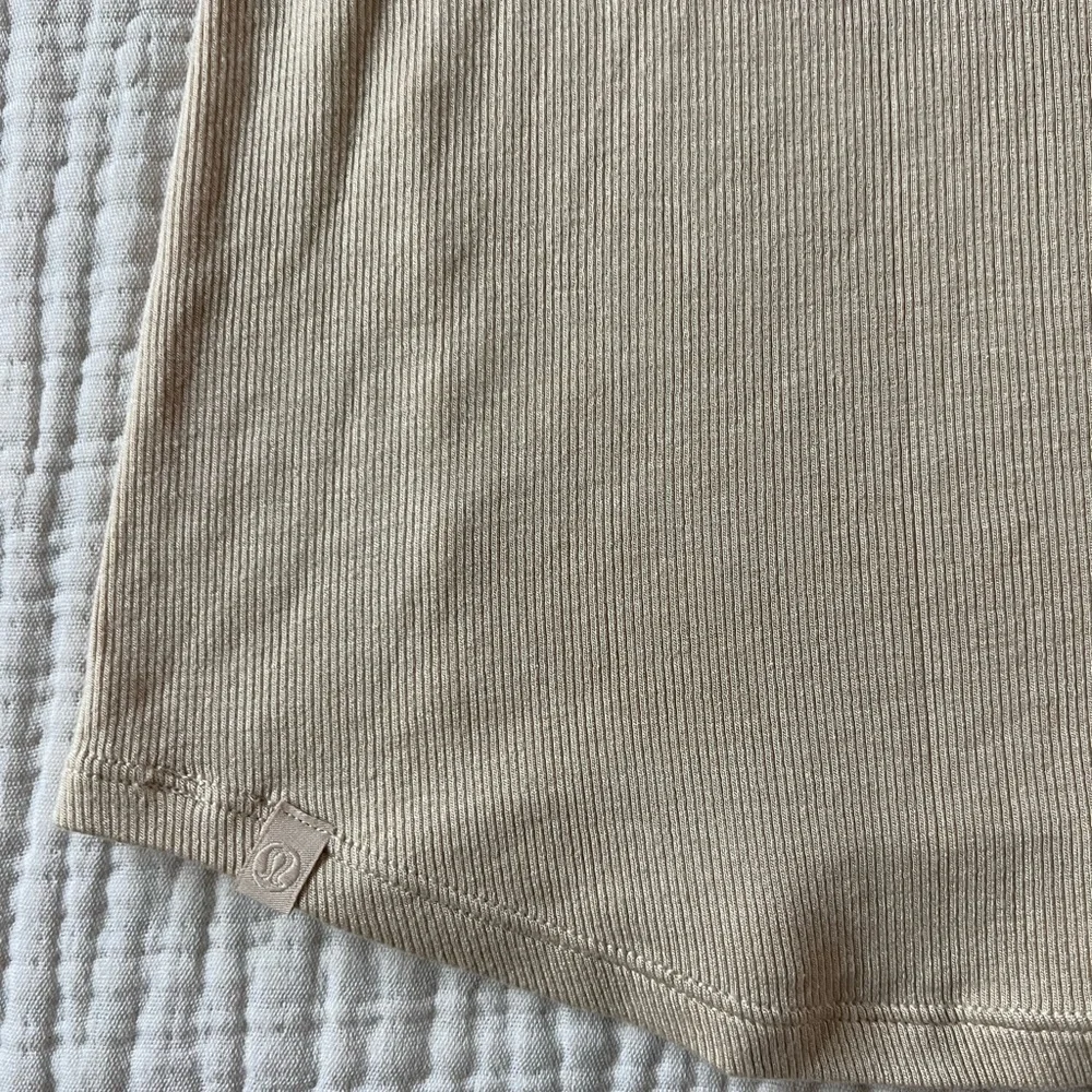 Lululemon Hold Tight Crewneck Tank Top - Picture 3 of 3